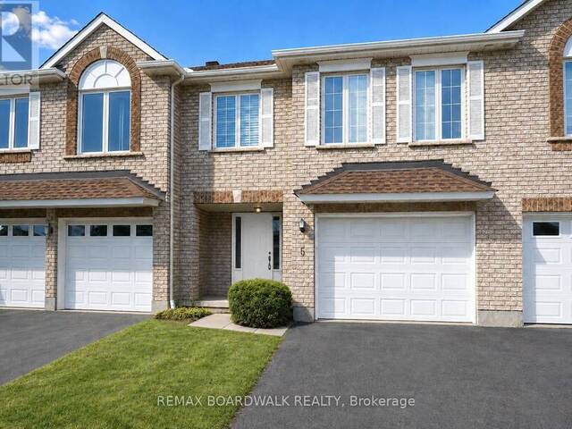 5 MAPLE PARK PRIVATE Ottawa Ontario, K1T 4A6 - 3 Bedrooms Home For Sale