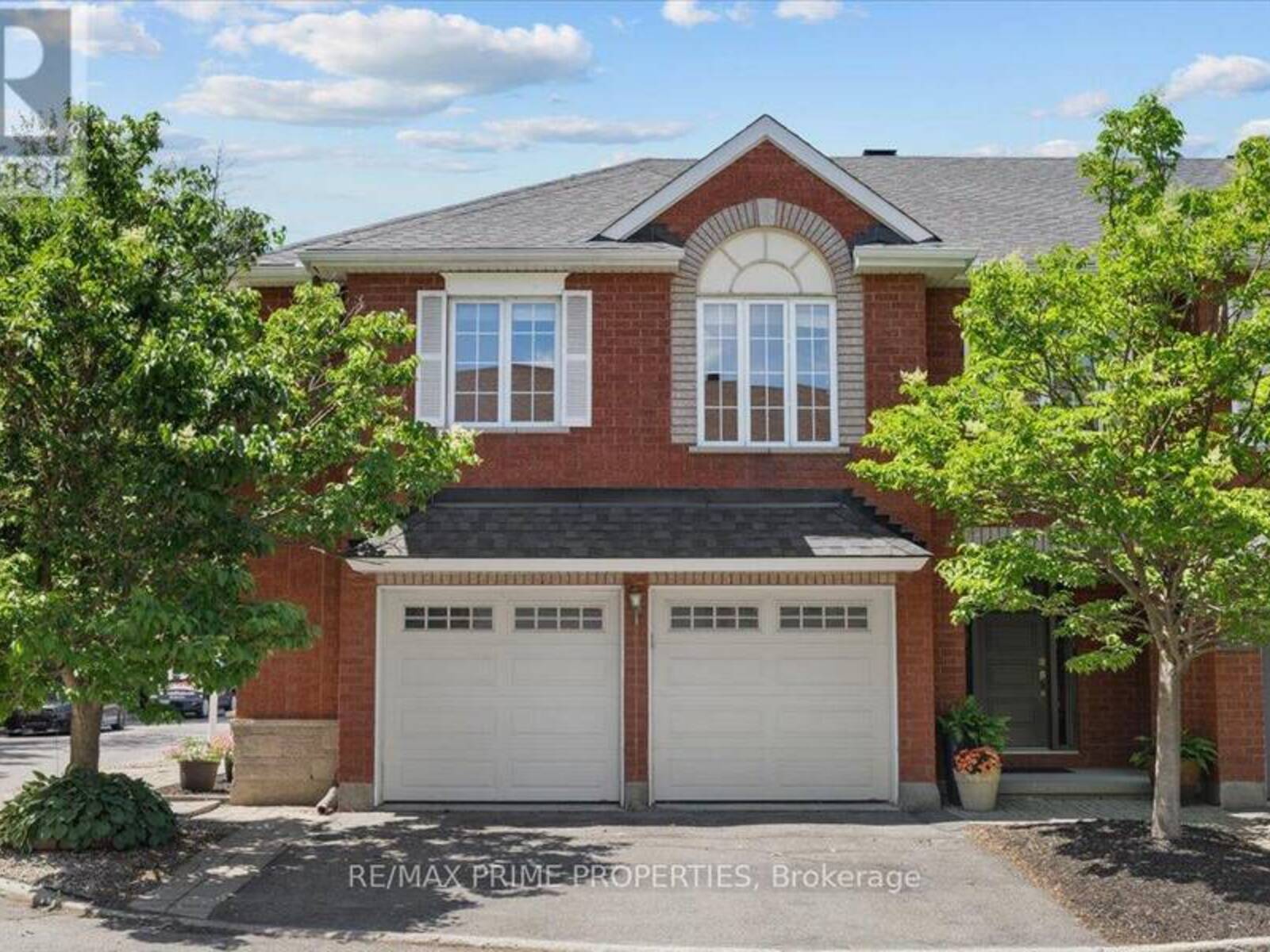 201 GLADEVIEW PRIVATE, Ottawa, Ontario K1T 4A6