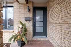 92 GILLESPIE CRESCENT | Ottawa Ontario | Slide Image Three