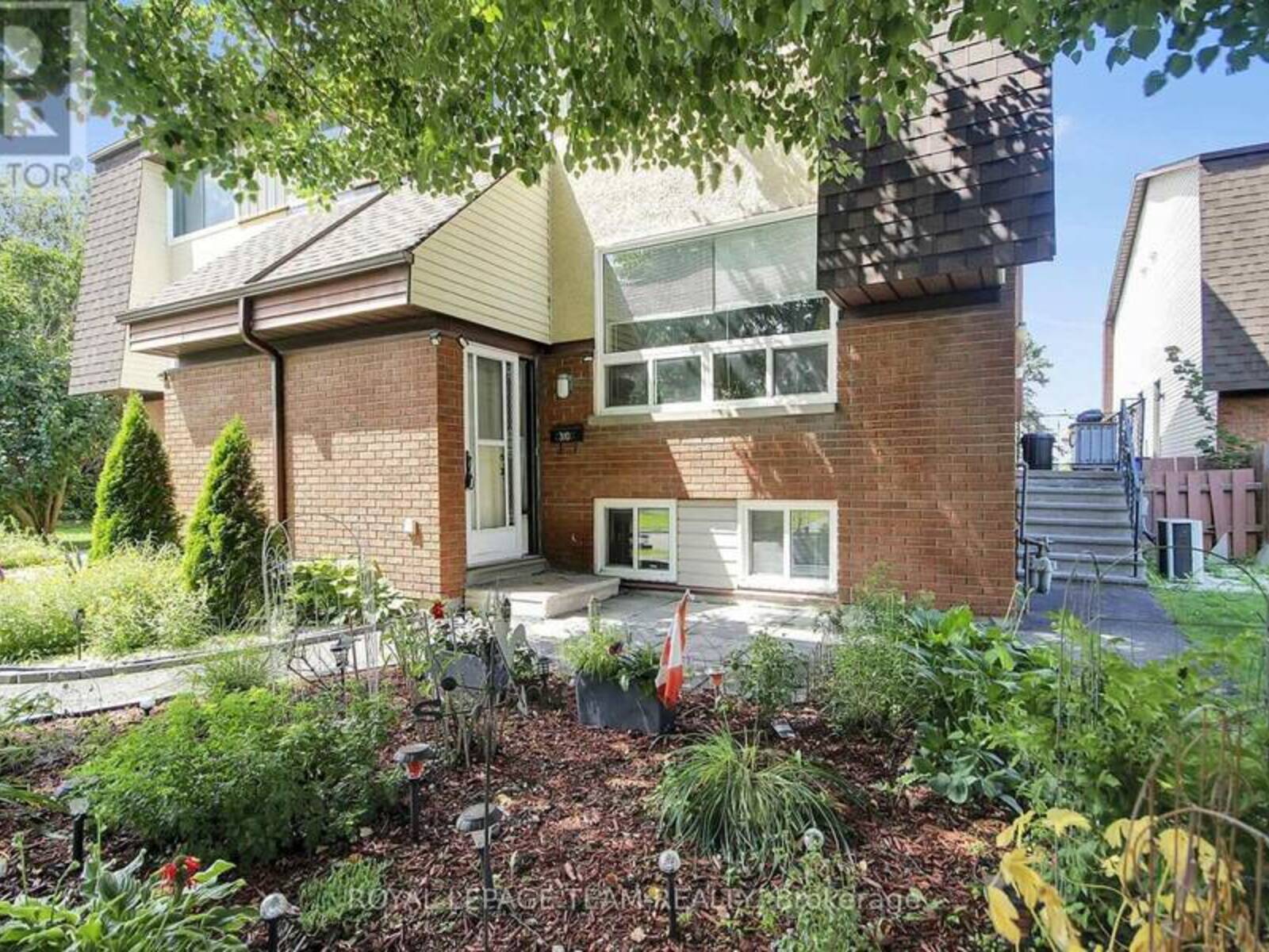 D - 31 WOODVALE GREEN STREET, Ottawa, Ontario K2G 4H3