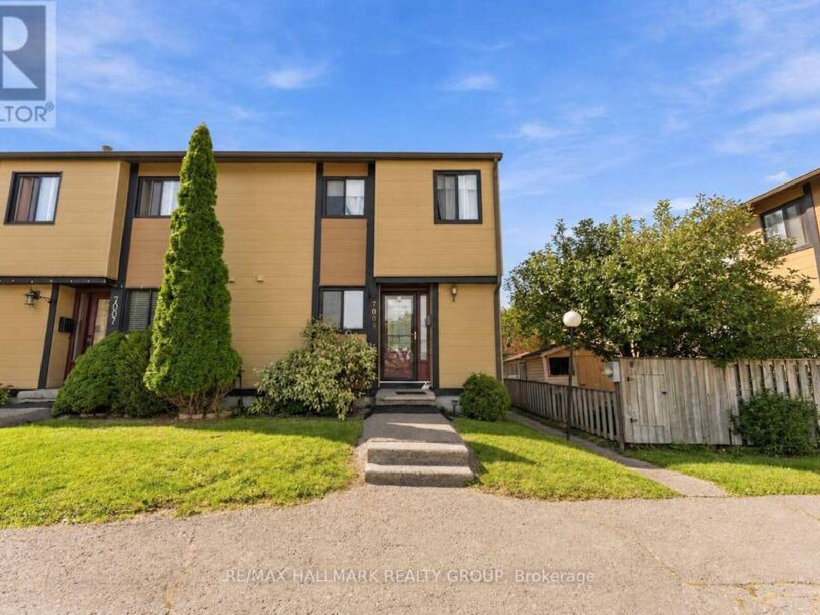 7009 BILBERRY DRIVE, Ottawa, Ontario K1C 2C2