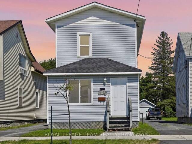 20 1/2 LAWRENCE AVENUE Cornwall Ontario, K6H 5R5 - 2 Bedrooms Home For Sale