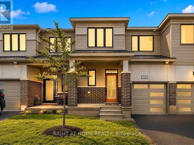 709 DERREEN AVENUE Ottawa Ontario, K2S 2Z2 - 3 Bedrooms Home For Sale