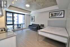 2018 - 105 CHAMPAGNE AVENUE S | Ottawa Ontario | Slide Image Four