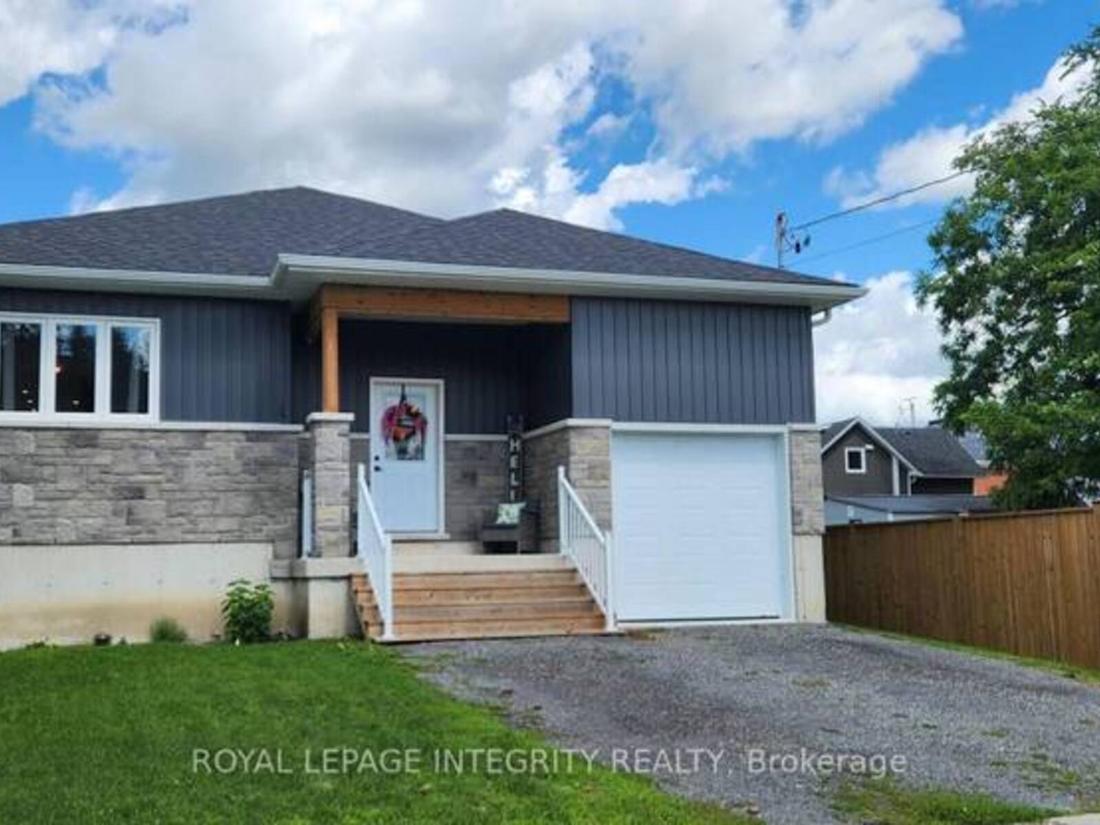 6 UNION STREET, Lansdowne, Ontario K0E 1L0