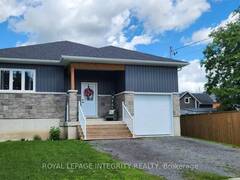 6 UNION STREET Lansdowne Ontario, K0E 1L0