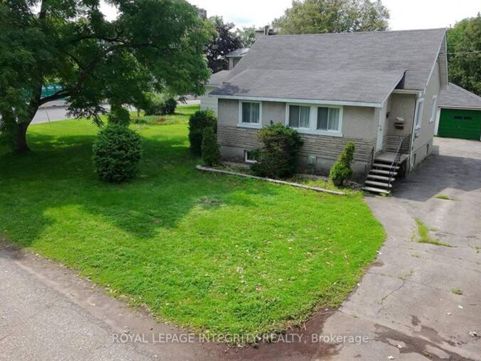 322 KIRCHOFFER AVENUE, Ottawa, Ontario K2A 1Y3
