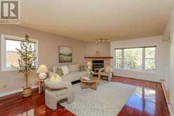 39 HUNTINGS END AVENUE | Ottawa Ontario | Slide Image Thirteen