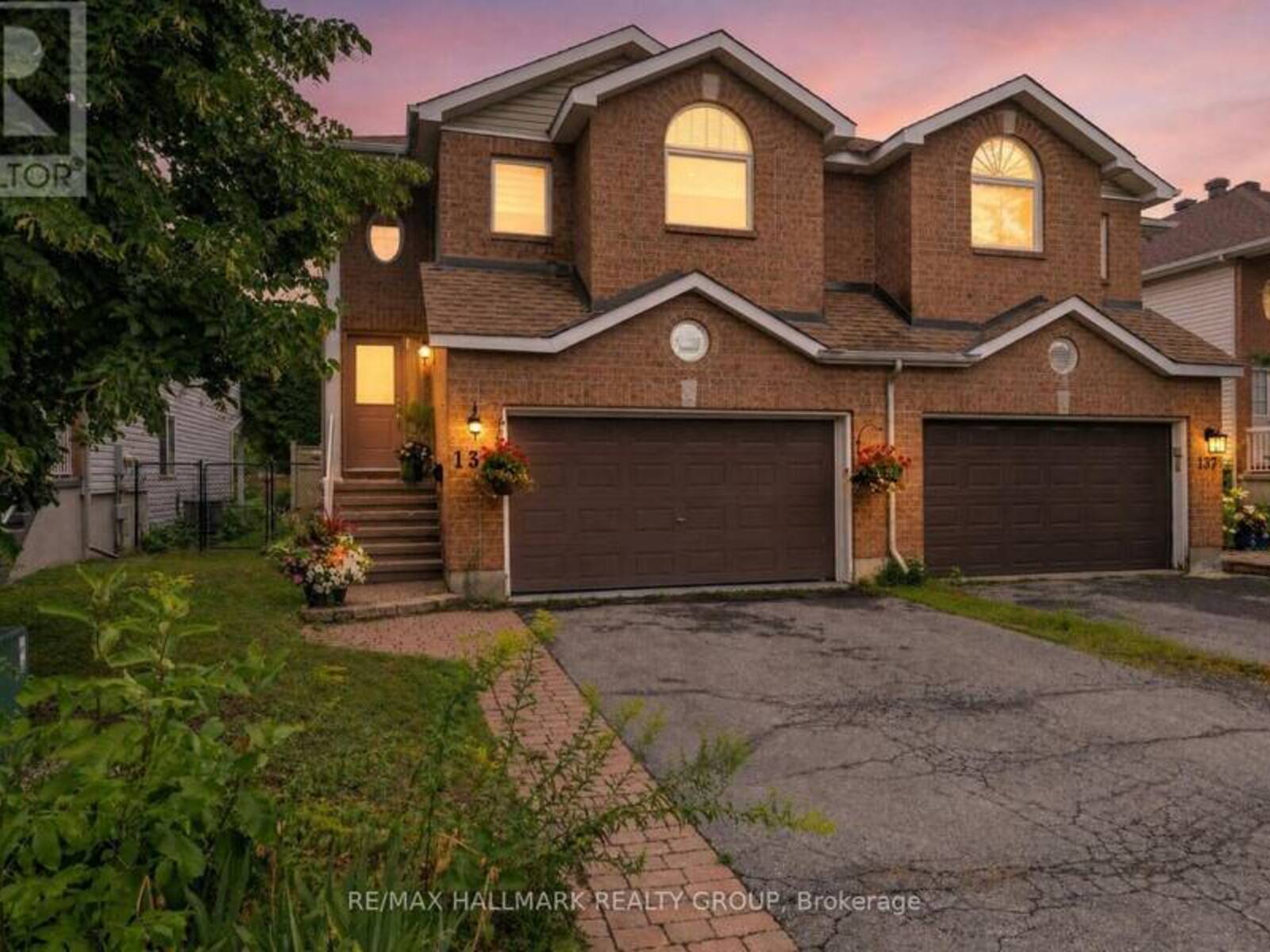 139 CASTLE GLEN CRESCENT, Ottawa, Ontario K2L 4G9