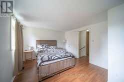 30 E SONNET CRESCENT | Ottawa Ontario | Slide Image Twelve