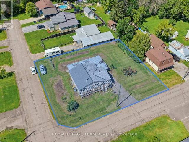 550 GIROUX STREET Pembroke Ontario, K8A 4G5 - 2 Bedrooms Home For Sale