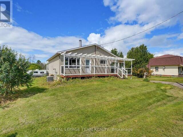 550 GIROUX STREET Pembroke Ontario, K8A 4G5 - 2 Bedrooms Home For Sale