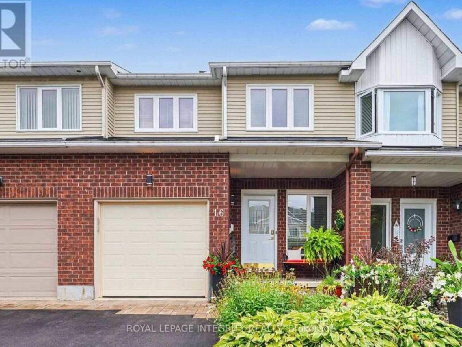 16 STREAMWOOD LANE, Ottawa, Ontario K1T 3R1