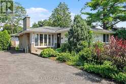 16 ELMSLEY CRESCENT | Ottawa Ontario | Slide Image Two