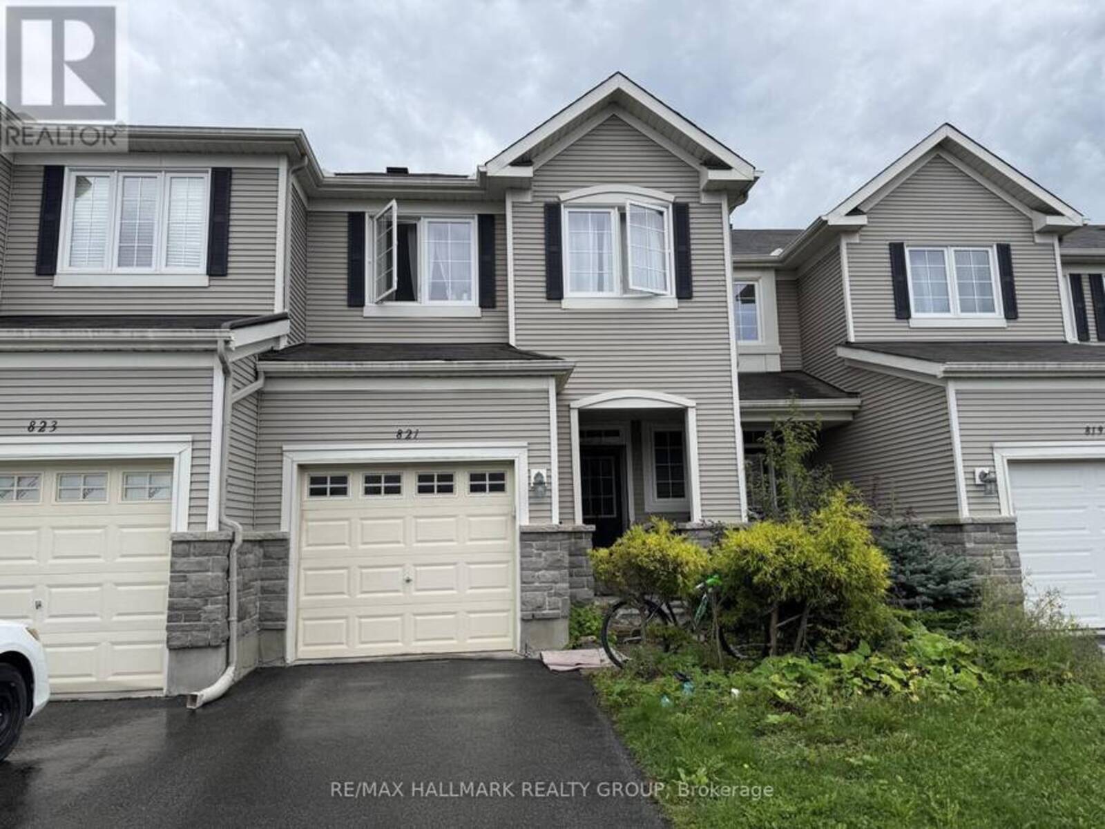 821 TABARET STREET, Ottawa, Ontario K2M 0E4