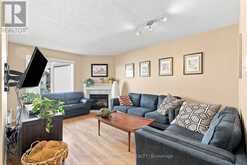 22 MANHATTAN CRESCENT | Ottawa Ontario | Slide Image Ten