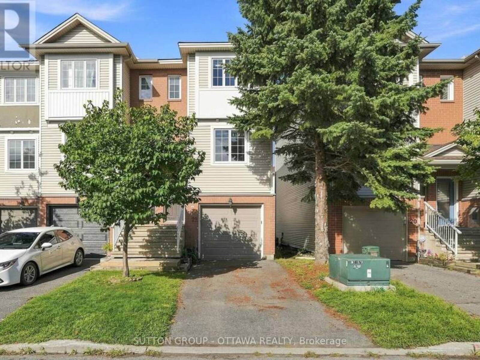 22 MANHATTAN CRESCENT, Ottawa, Ontario K2C 4B4