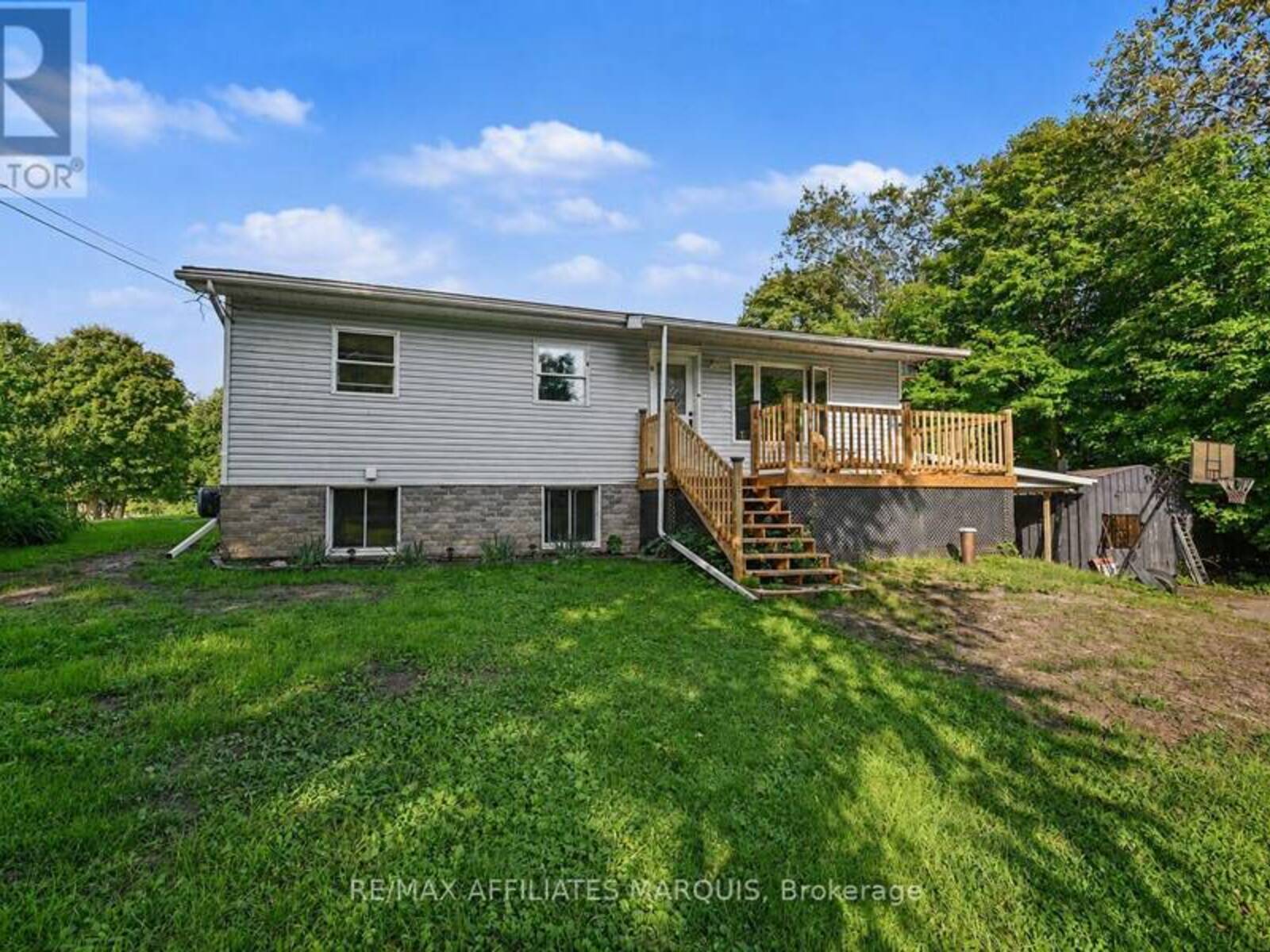 10 BAY ROAD, Rideau Lakes, Ontario K0G 1L0