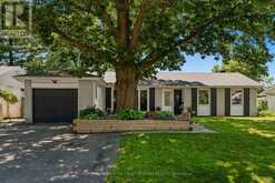 12 BRADGATE DRIVE | Ottawa Ontario | Slide Image Three