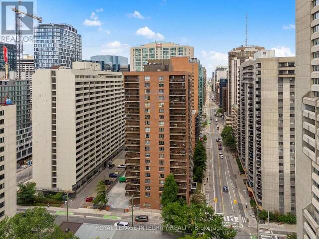 2001 - 475 LAURIER AVENUE W Ottawa Ontario, K1R 7X1 - 2 Bedrooms Condo For Sale