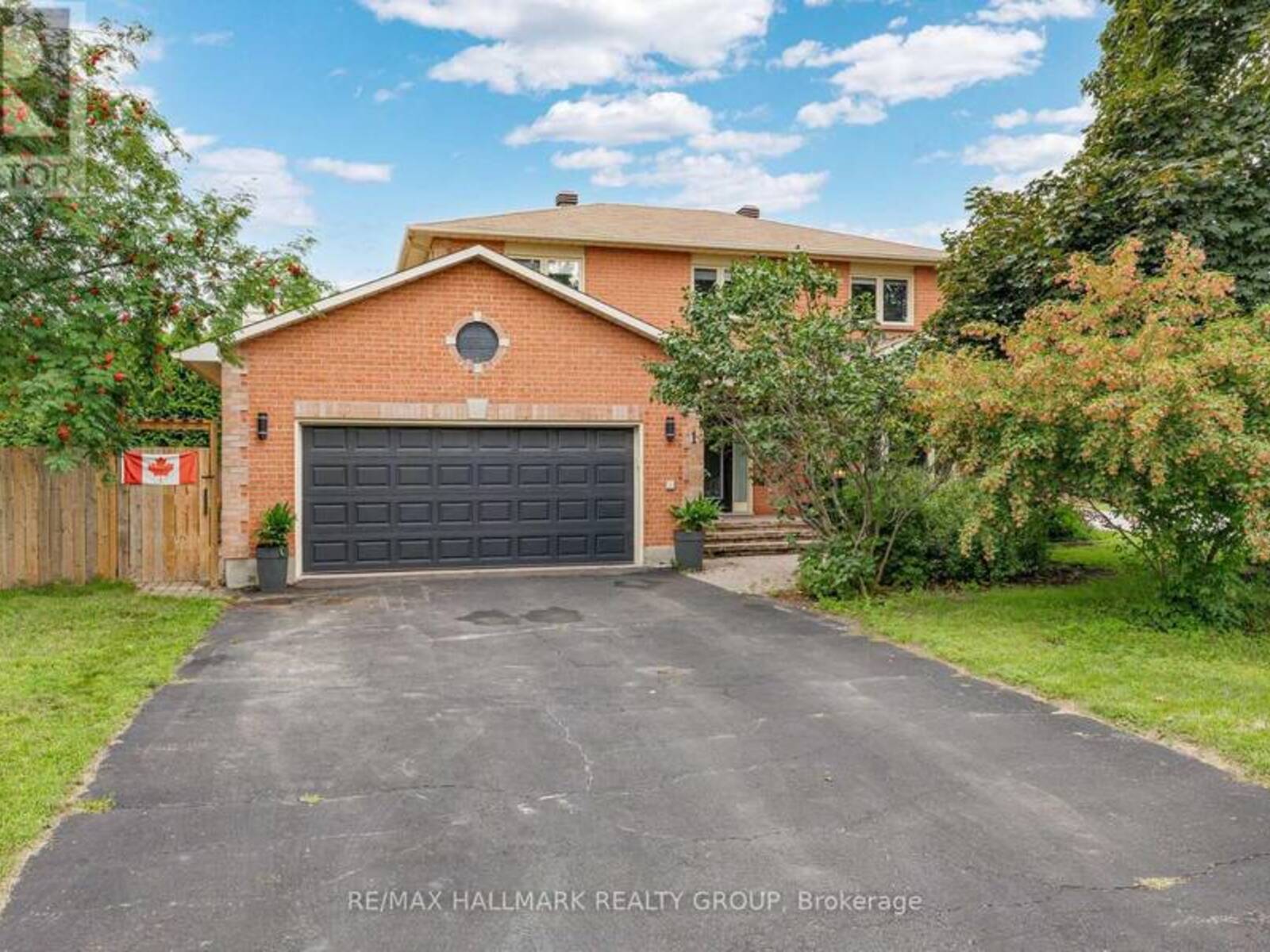 1 HEDGEROW LANE, Ottawa, Ontario K2S 1C9