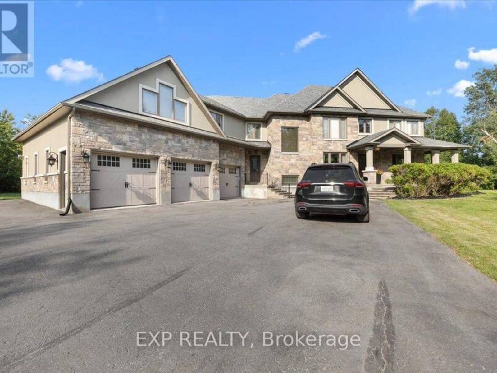 130 IRONSTONE COURT, Ottawa, Ontario K2S 0L4
