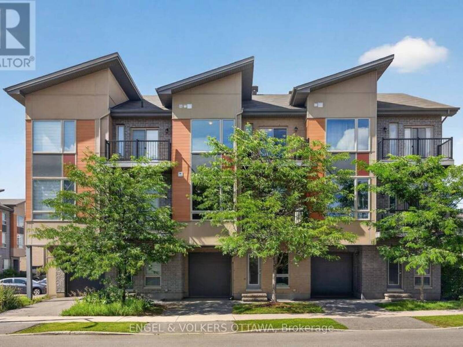 3652 DOWNPATRICK ROAD, Ottawa, Ontario K1V 8Y9