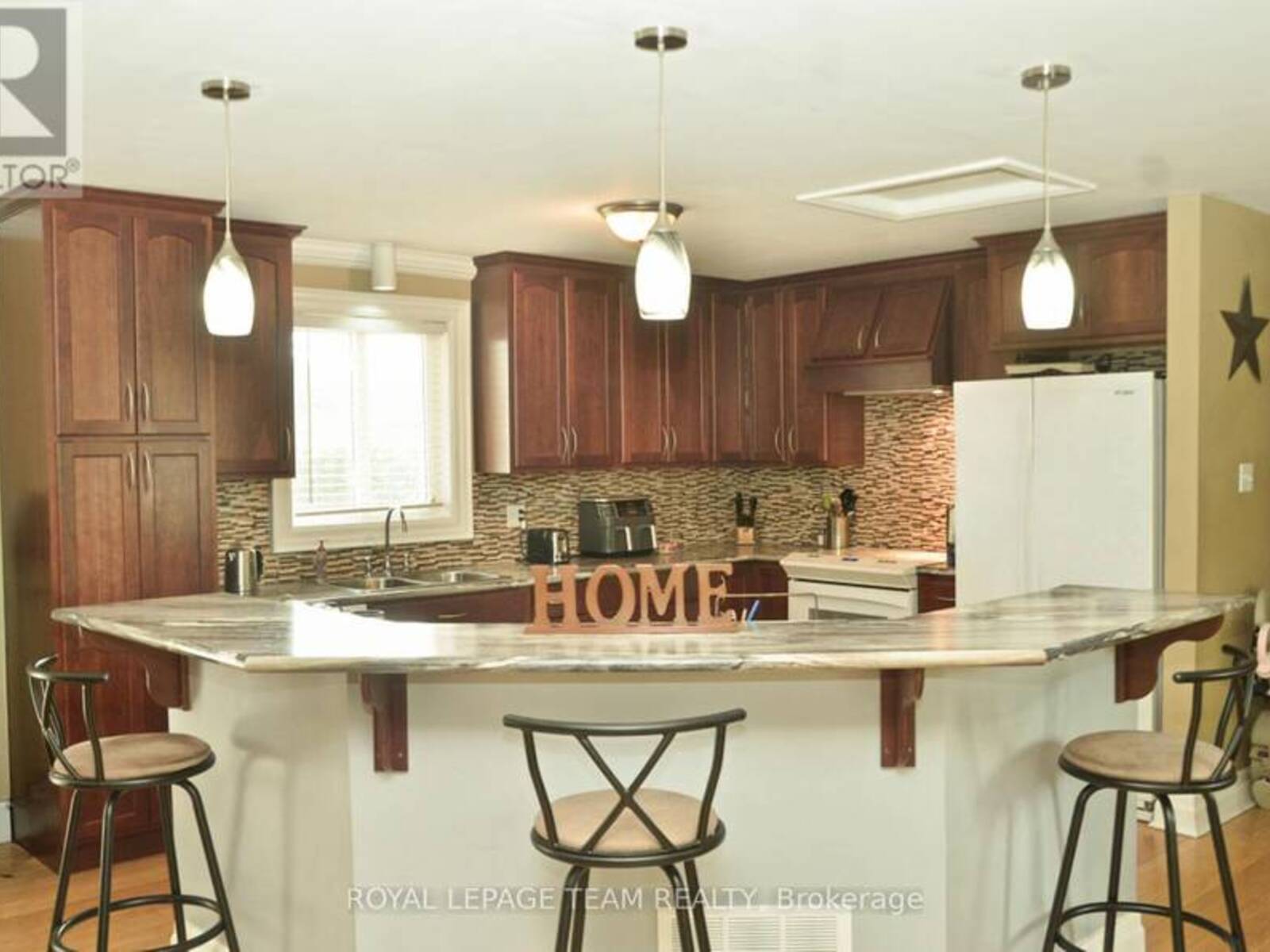 12078 LAKESHORE DRIVE E, Morrisburg, Ontario K0C 1X0