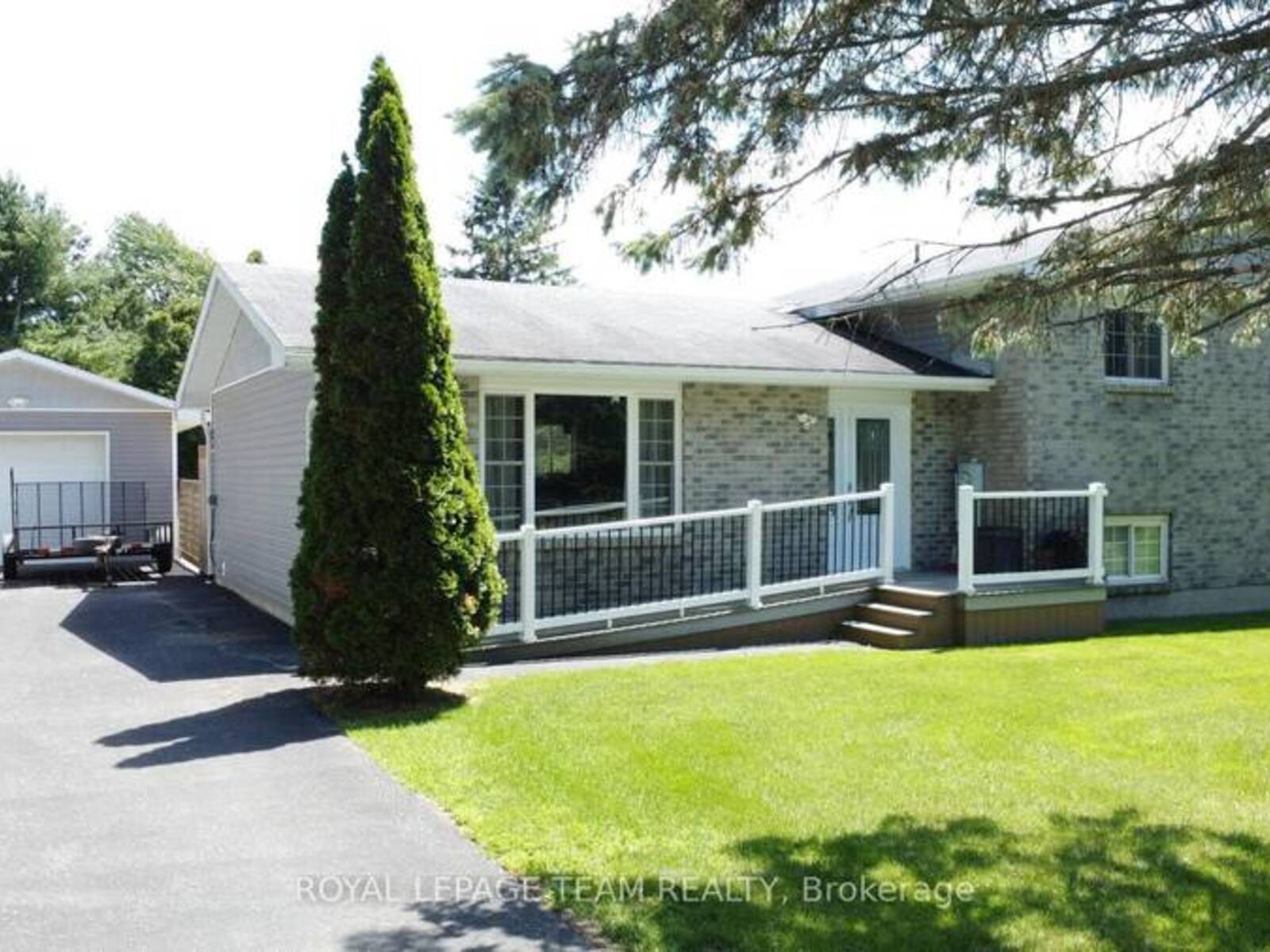 12078 LAKESHORE DRIVE E, Morrisburg, Ontario K0C 1X0