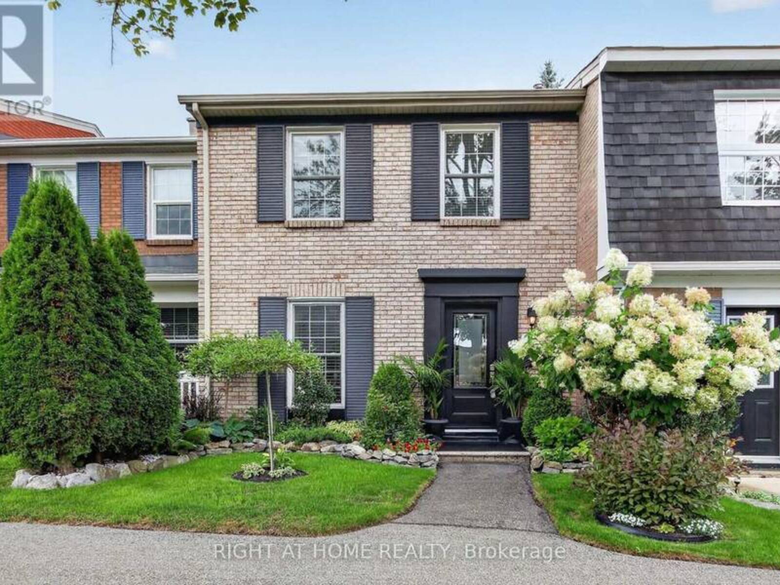 192 MONTEREY DRIVE, Ottawa, Ontario K2H 7A8