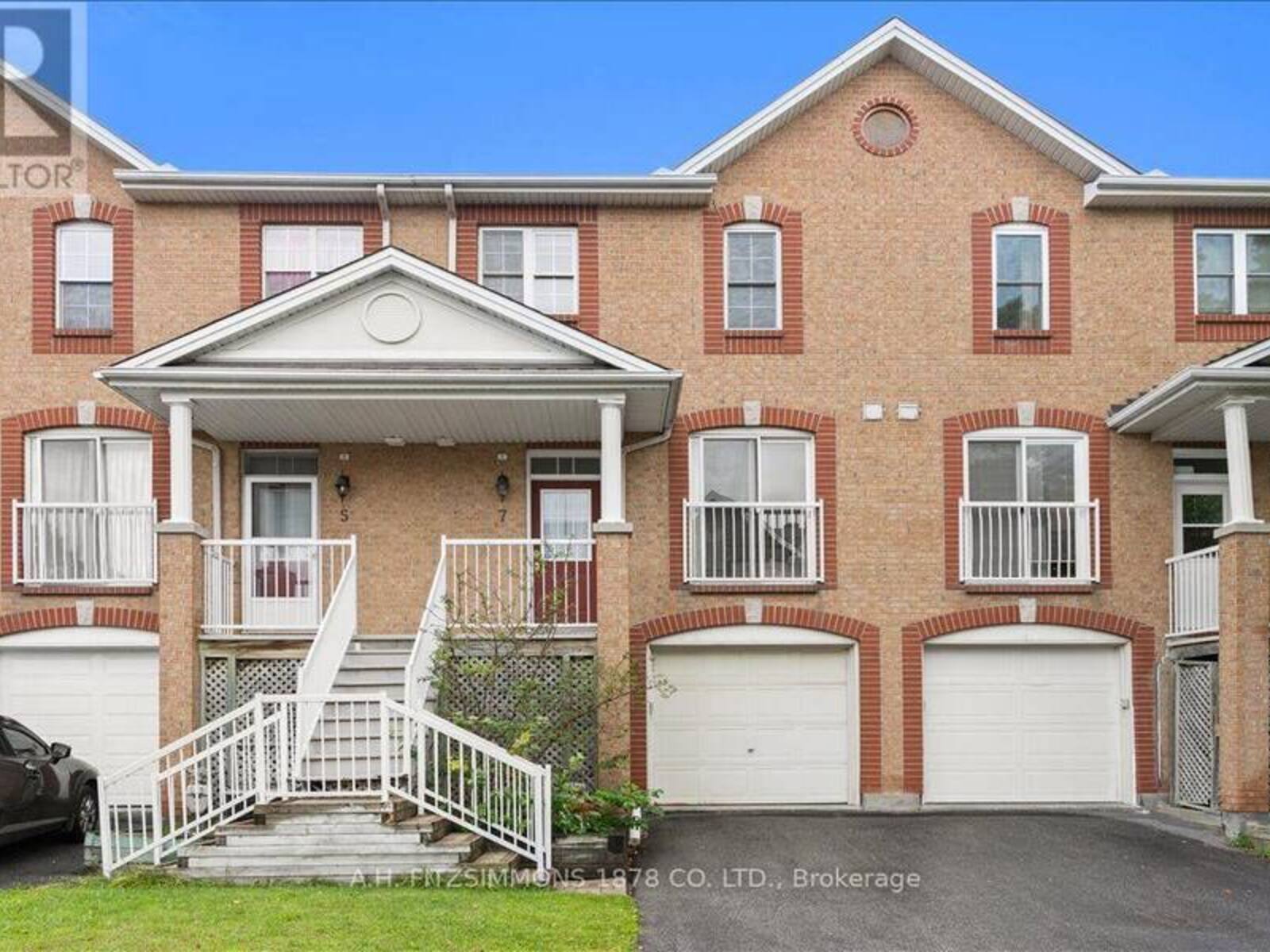 7 BELLFLOWER PRIVATE, Ottawa, Ontario K1T 3Z8
