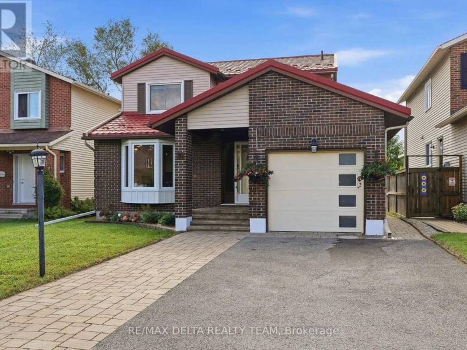 30 HOMESTEAD STREET, Ottawa, Ontario K2E 7N8