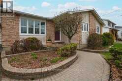 401 PHOENIX CRESCENT | Ottawa Ontario | Slide Image Three