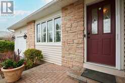 401 PHOENIX CRESCENT | Ottawa Ontario | Slide Image Four