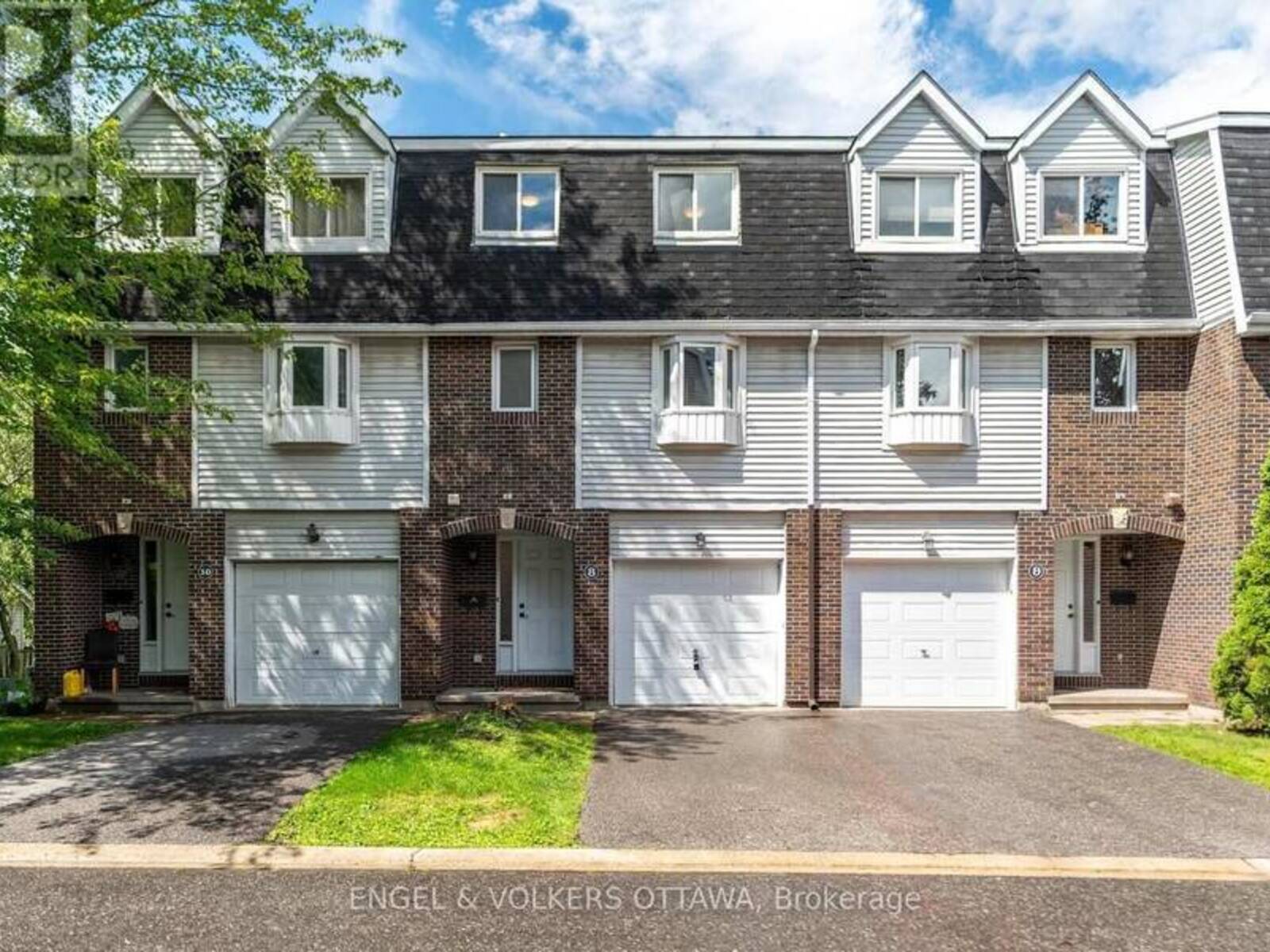 8 ALMOND LANE, Ottawa, Ontario K2L 3T2