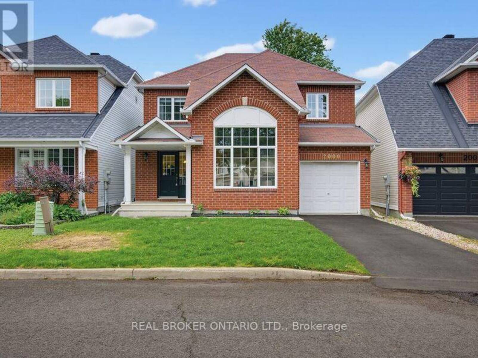 2000 OAKBROOK CIRCLE, Ottawa, Ontario K1W 1H4