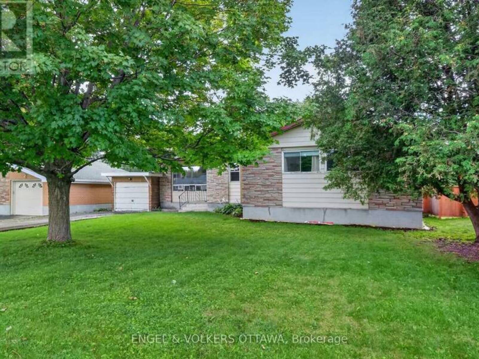 14 OAKVIEW AVENUE, Ottawa, Ontario K2G 3A1