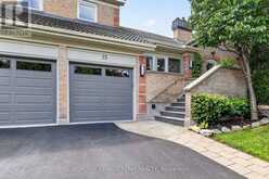 15 KINTAIL COURT | Ottawa Ontario | Slide Image Two