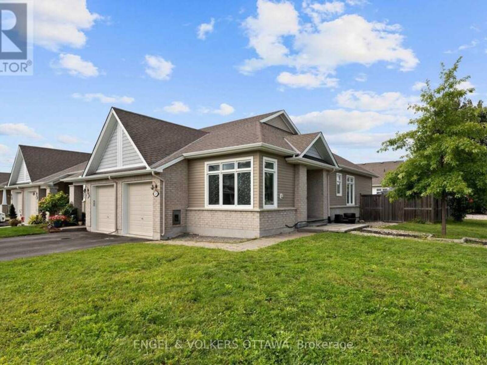 538 SILVERBELL CRESCENT, Ottawa, Ontario K1T 0P1