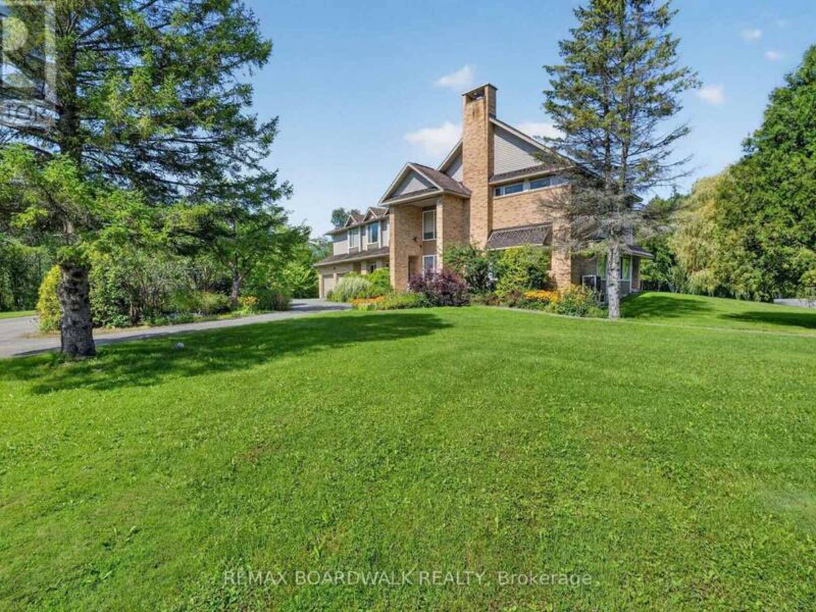 2437 DEVINE ROAD, Ottawa, Ontario K0A 3H0