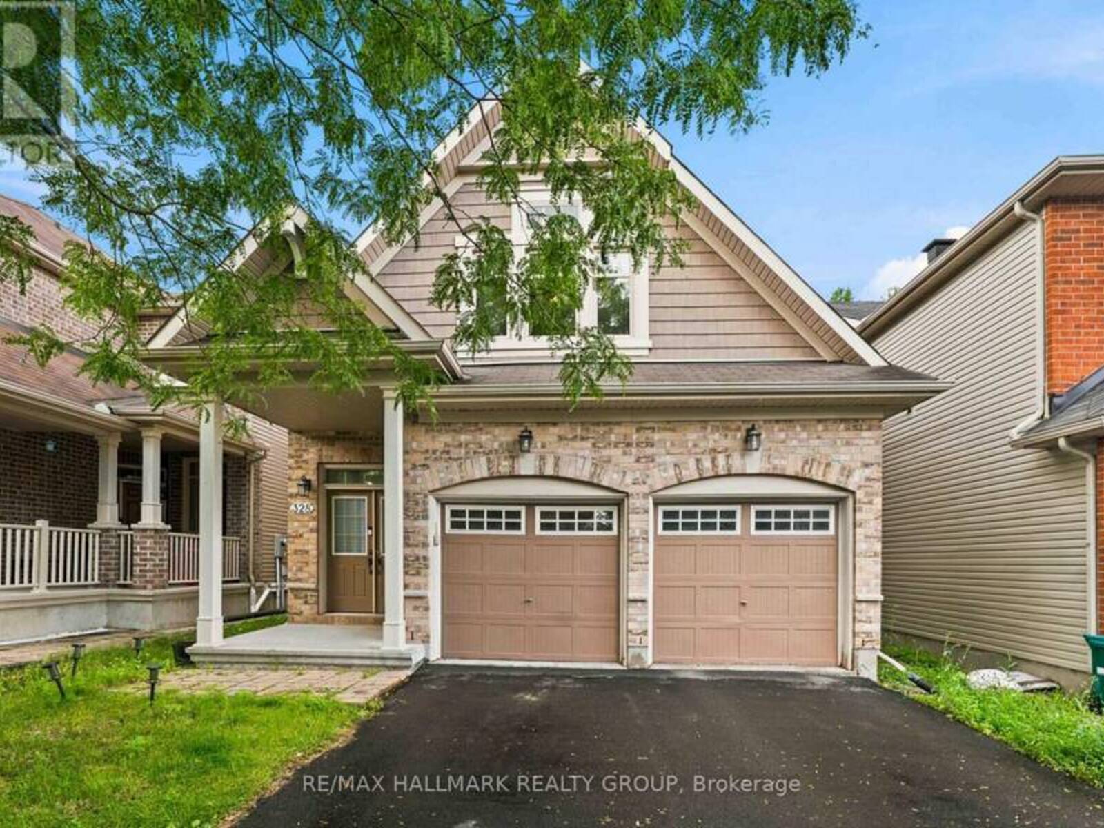 328 LAUGHLIN CIRCLE, Ottawa, Ontario K2T 0E1