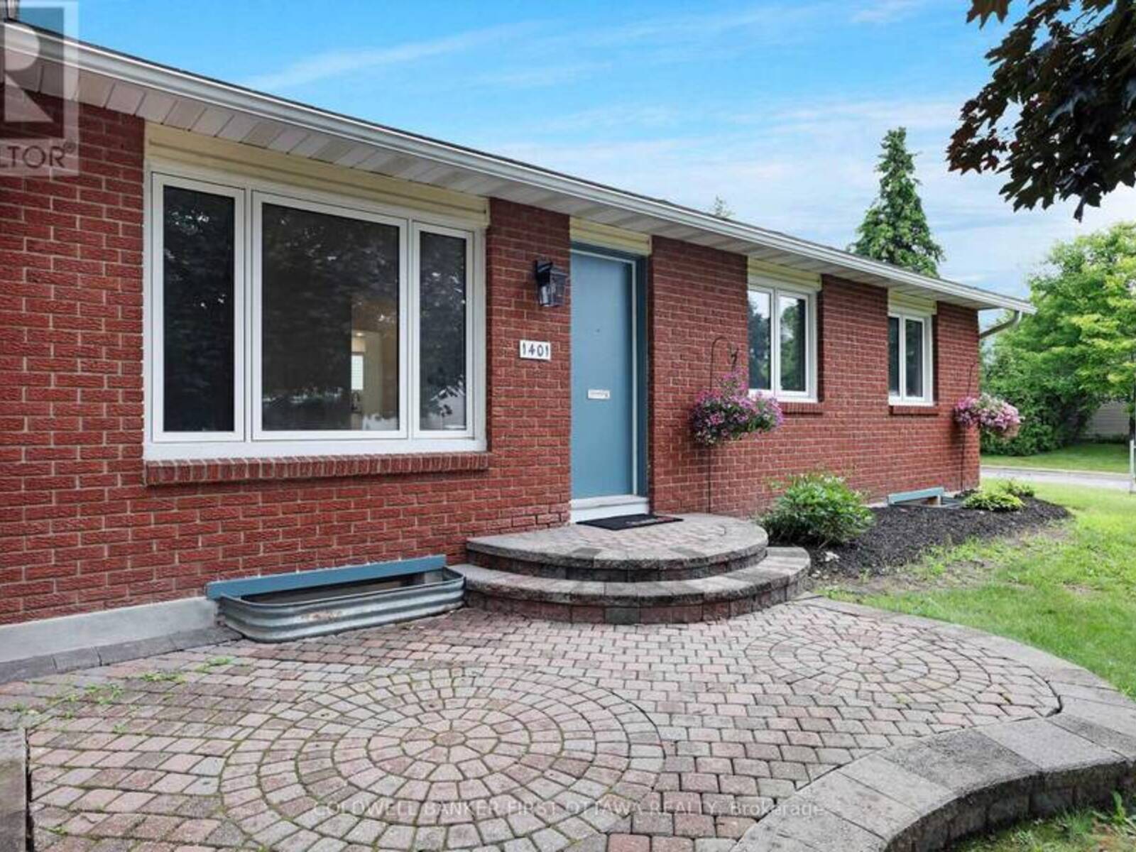 1401 METZ CRESCENT, Ottawa, Ontario K1K 3Z7