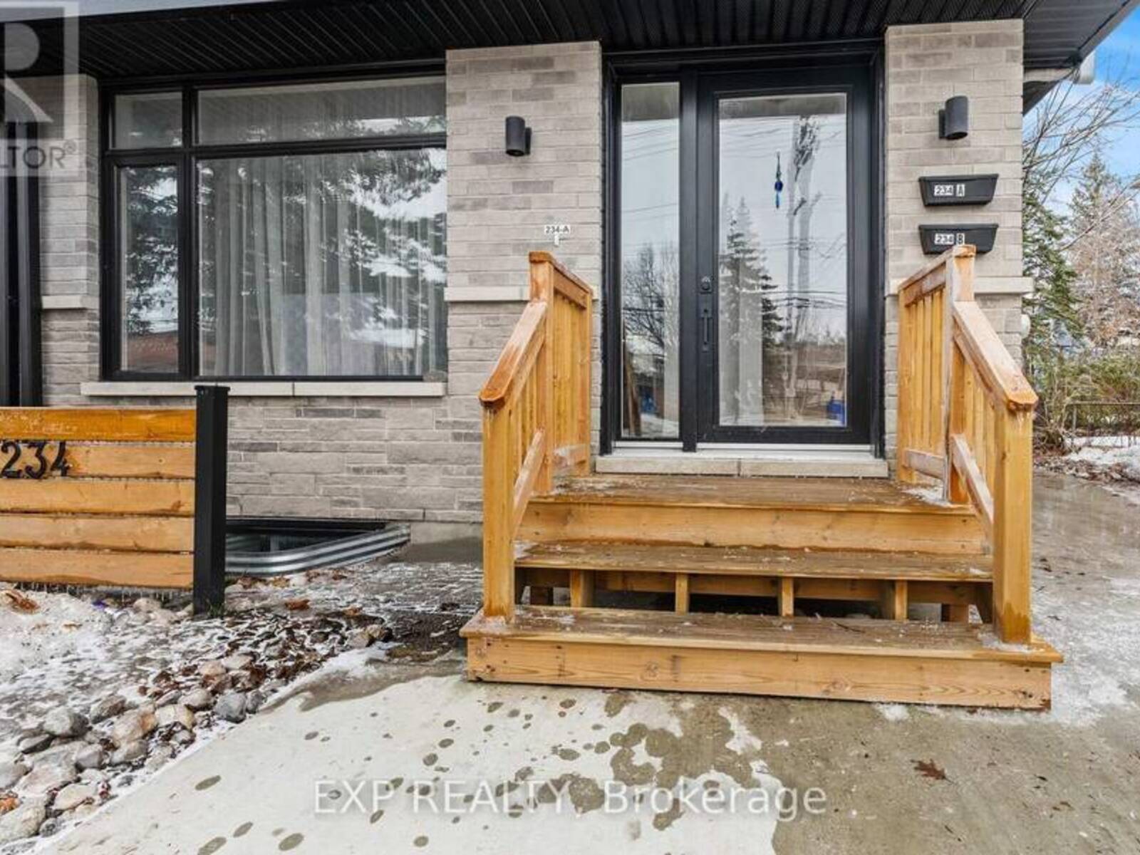 234-236 WOODROFFE AVENUE, Ottawa, Ontario K2A 3V4