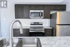 19 - 500 ELDORADO PRIVATE | Ottawa Ontario | Slide Image Ten