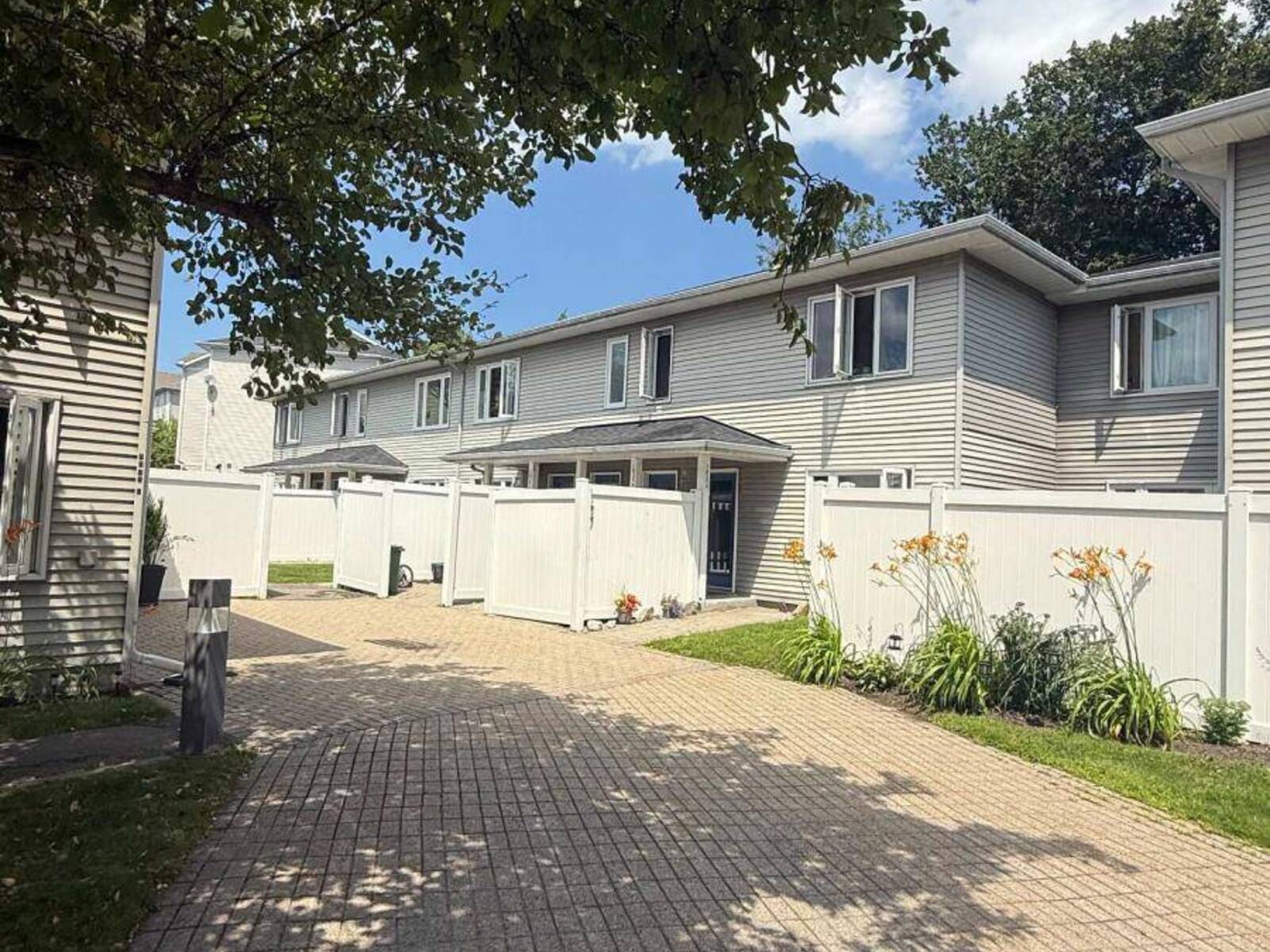 B - 1035 CUMMINGS AVENUE, Ottawa, Ontario K1J 9K5