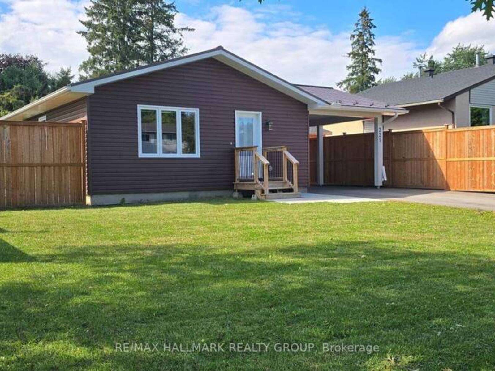 221 CASTLEFRANK ROAD, Ottawa, Ontario K2L 1T4