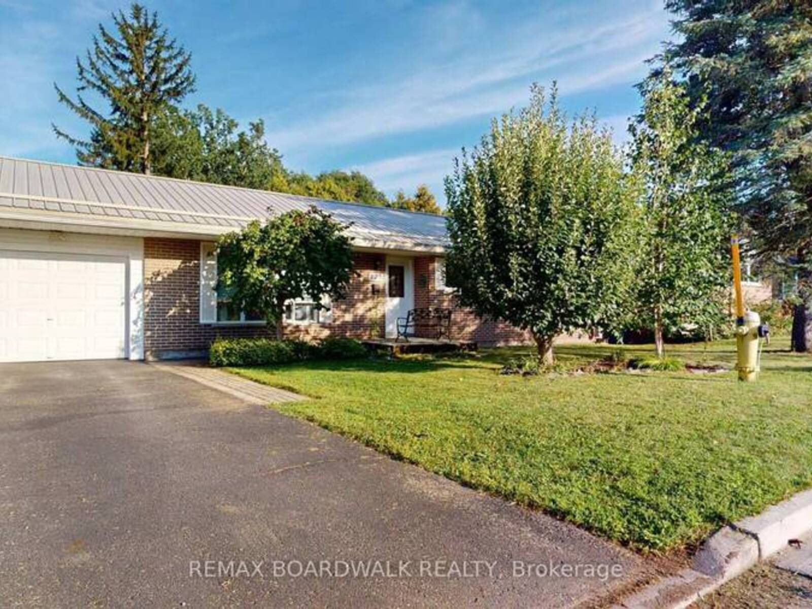 125 FRONT AVENUE W, Brockville, Ontario K6V 4J8