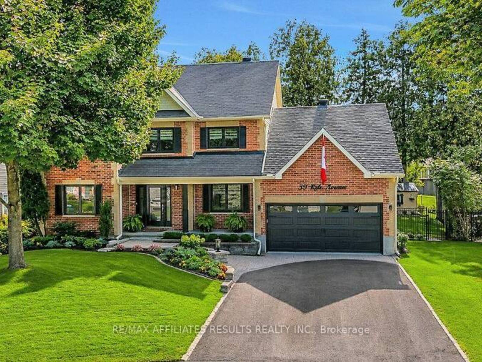 39 KYLE AVENUE, Ottawa, Ontario K2S 1G9