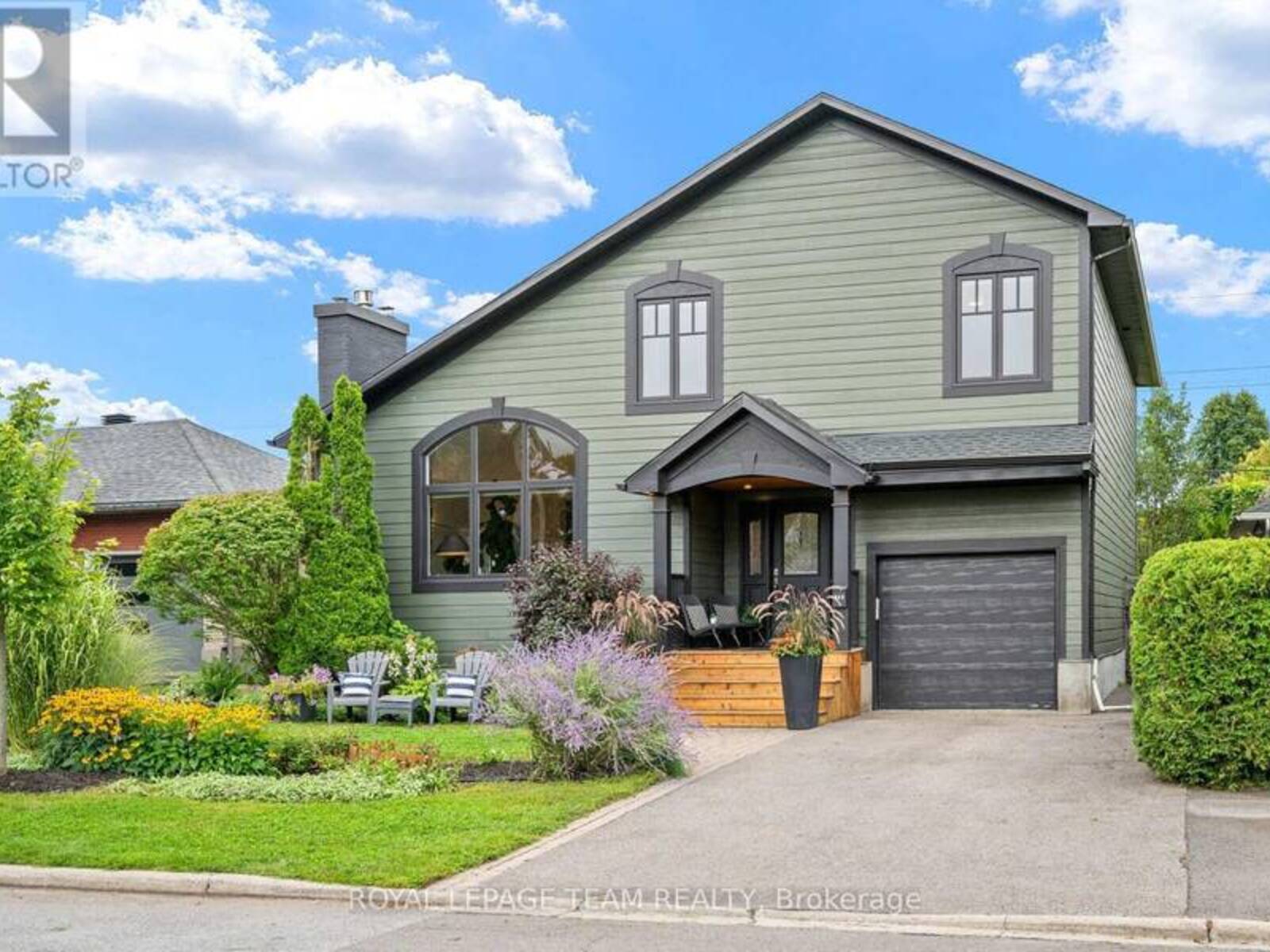 642 TILLBURY AVENUE W, Ottawa, Ontario K2A 1A1