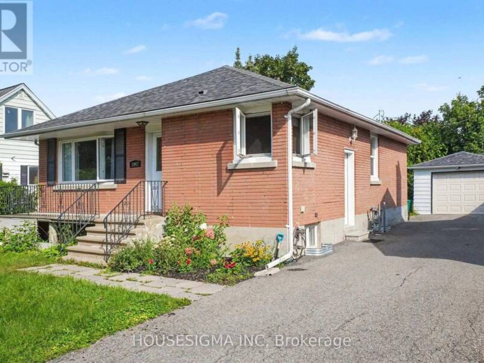 1047 RICHARD AVENUE, Ottawa, Ontario K1H 8C3